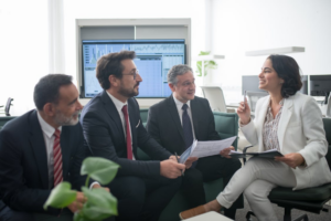 woman taking to men looking for business opportunities in Missouri 
